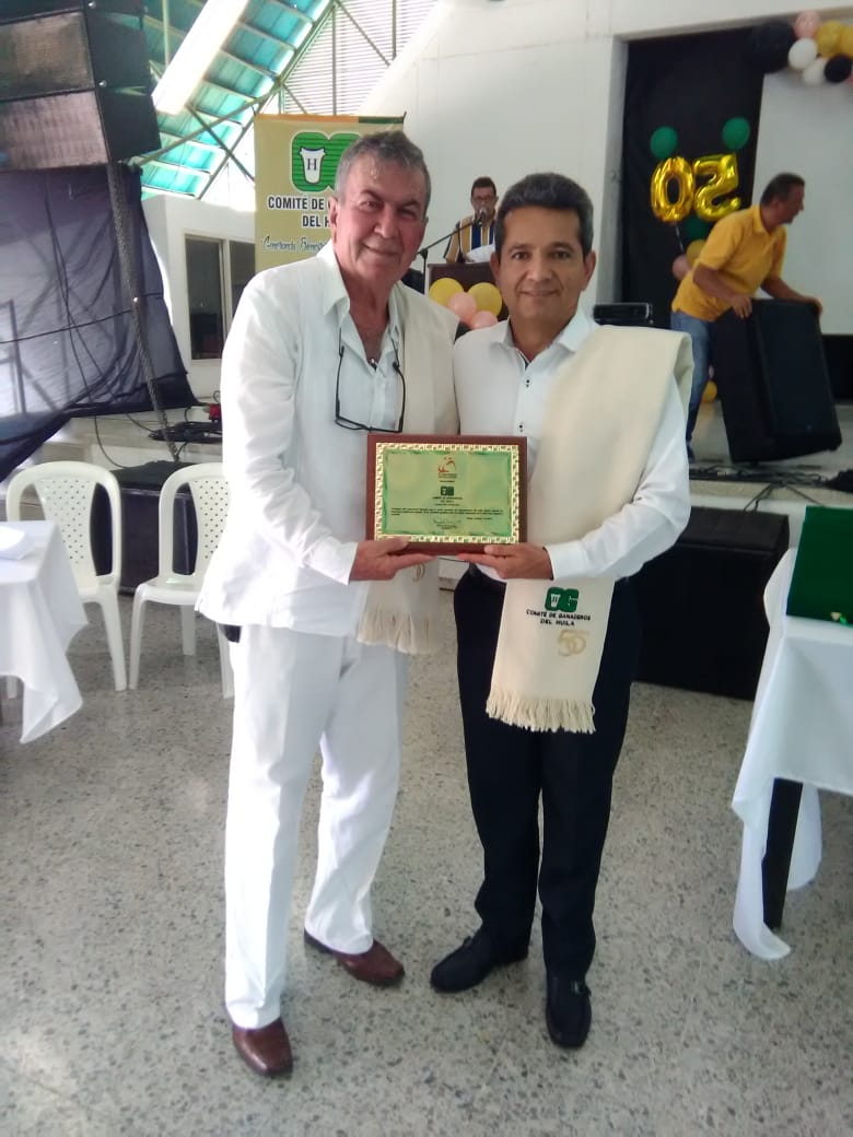 Luis María Rouillé, presidente de la Junta Directiva del Comité de Ganaderos del Huila y  Ariel Rincón Machado, presidente ejecutivo de la Cámara de Comercio de Neiva.